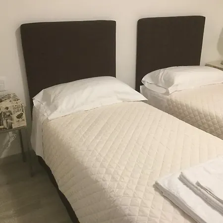 迪莫瑞16号旅馆