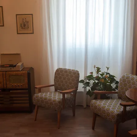 Πανσιόν Dimora 16 & Garden 3*