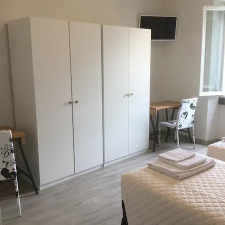 Dimora 16 & Garden Πανσιόν 3*