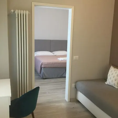 Dimora 16 & Garden Πανσιόν Πράτο